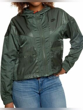 Nike windrunner cargo jacket size 1X Sage Green